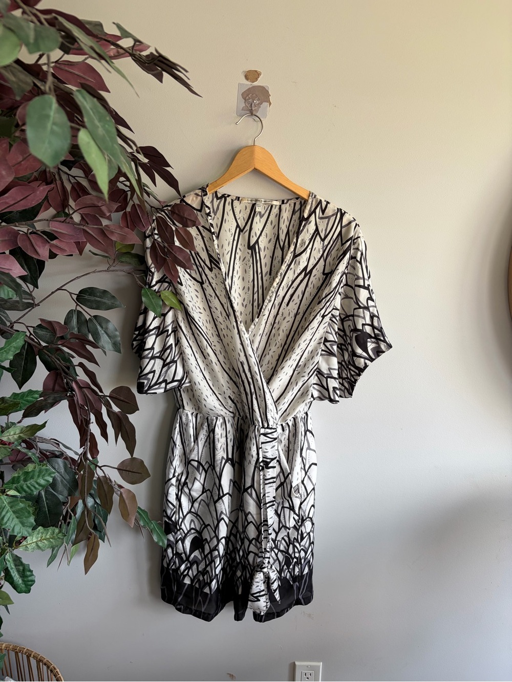 Collective Concepts Black & White Printed dress..